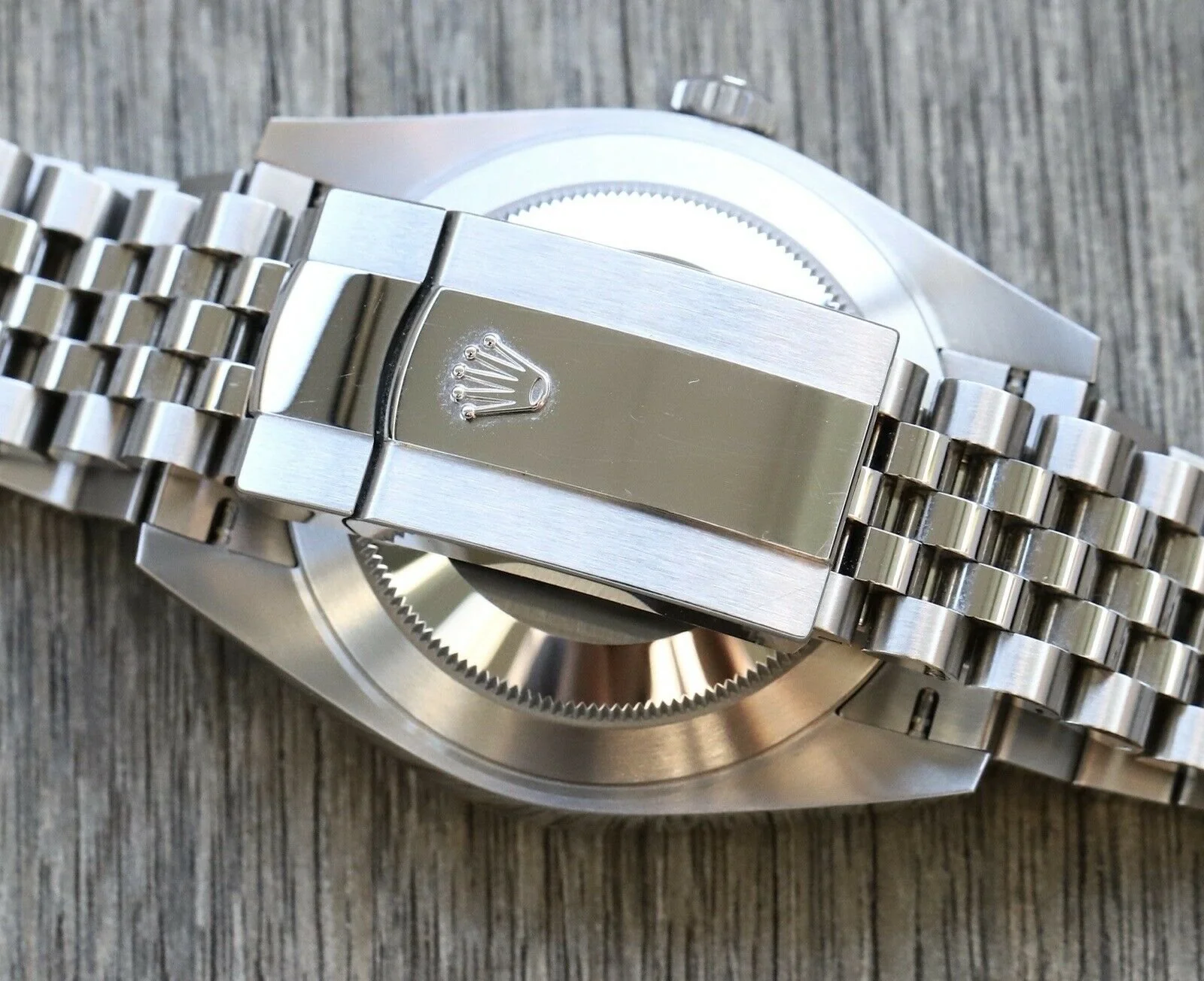 Rolex_Datejust_41_DJ41_Wimbledon_Dial_on_Jubilee_126334_E2_80_93_2022_Watch_Vault_08_2048x2048
