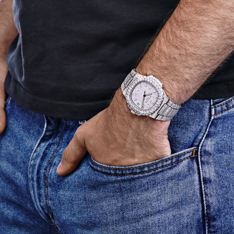 Patek Philippe Nautilus 5711 Stainless Steel with Aftermarket Diamond Pavé Bezel and Case Watch Replik