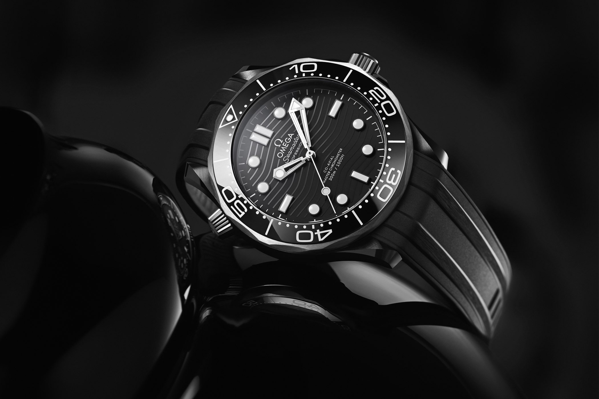 Omega Seamaster Diver 42mm Black Dial Rubber Strap James Bond 007 Edition Watch